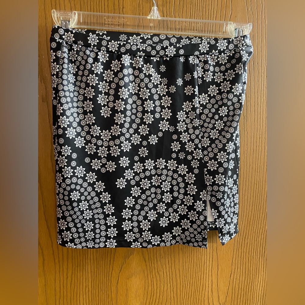 ⭐️ 3 for $10 Floral design mini skirt